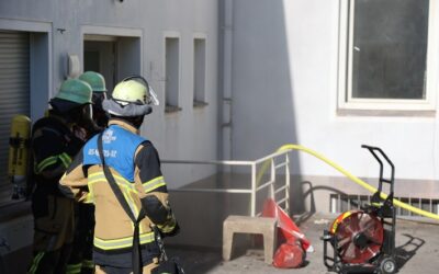 FW-E: Kellerbrand in Essen-Altendorf – aufwendige Entrauchungsmaßnahmen