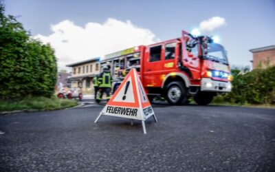 FFW Schwalmtal: Rauchentwicklung nach Abflämmarbeiten führt zu Feuerwehreinsatz in Schwalmtal-Hagen