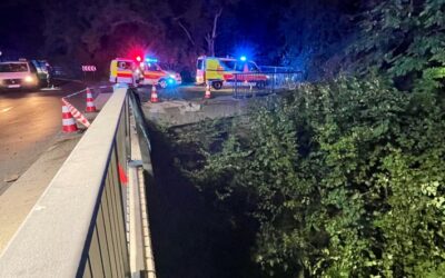FW Paderborn: Verkehrsunfall in Paderborn Wewer fünf Verletzte nach Alleinunfall