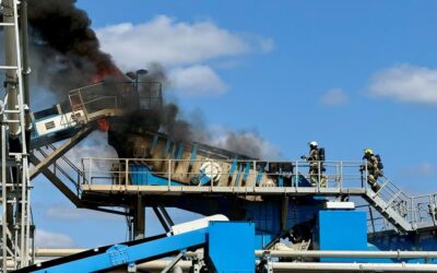FW Hünxe: Brand einer Siebanlage in zwölf Metern Höhe