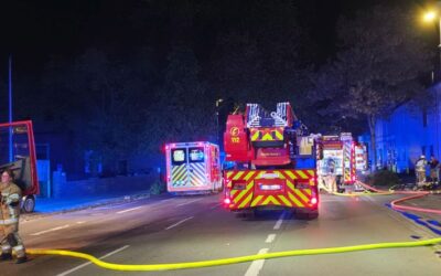 FW-RE: Wohnungsbrand in Recklinghausen-Süd: Eine Person durch Fenster gerettet und schwerstverletzt