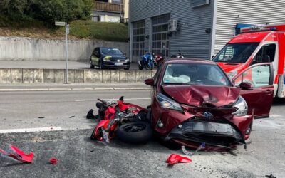 POL-GM: Drei Verletze bei Unfall im Kreuzungsbereich