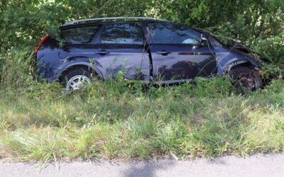 POL-HX: Pkw kommt von Fahrbahn ab – Fahrer leicht verletzt