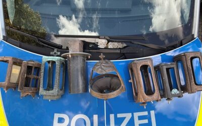 POL-EU: Eigentümer von herausgerissenen Grablaternen gesucht