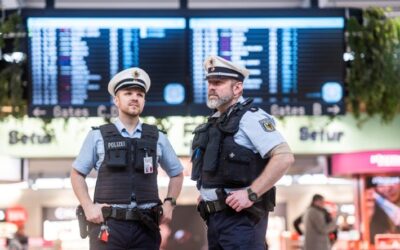 BPOL NRW: Bundespolizei nimmt international Gesuchten am Flughafen Köln/Bonn fest