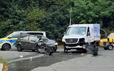 POL-GM: Unfall im Begegnungsverkehr